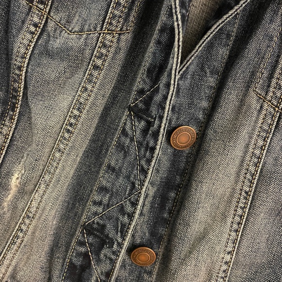 American Eagle size Large denim jacket. Cropped, lightly distressed - Picture 2 of 4
